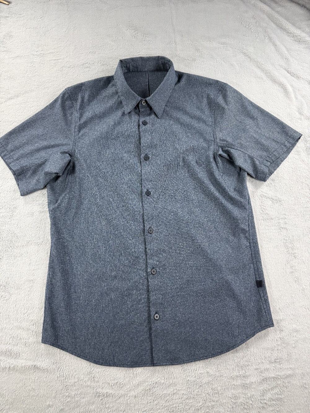 Lululemon Airing Easy Mens Medium Casual Button Up Shirt Short Sleeve Blue